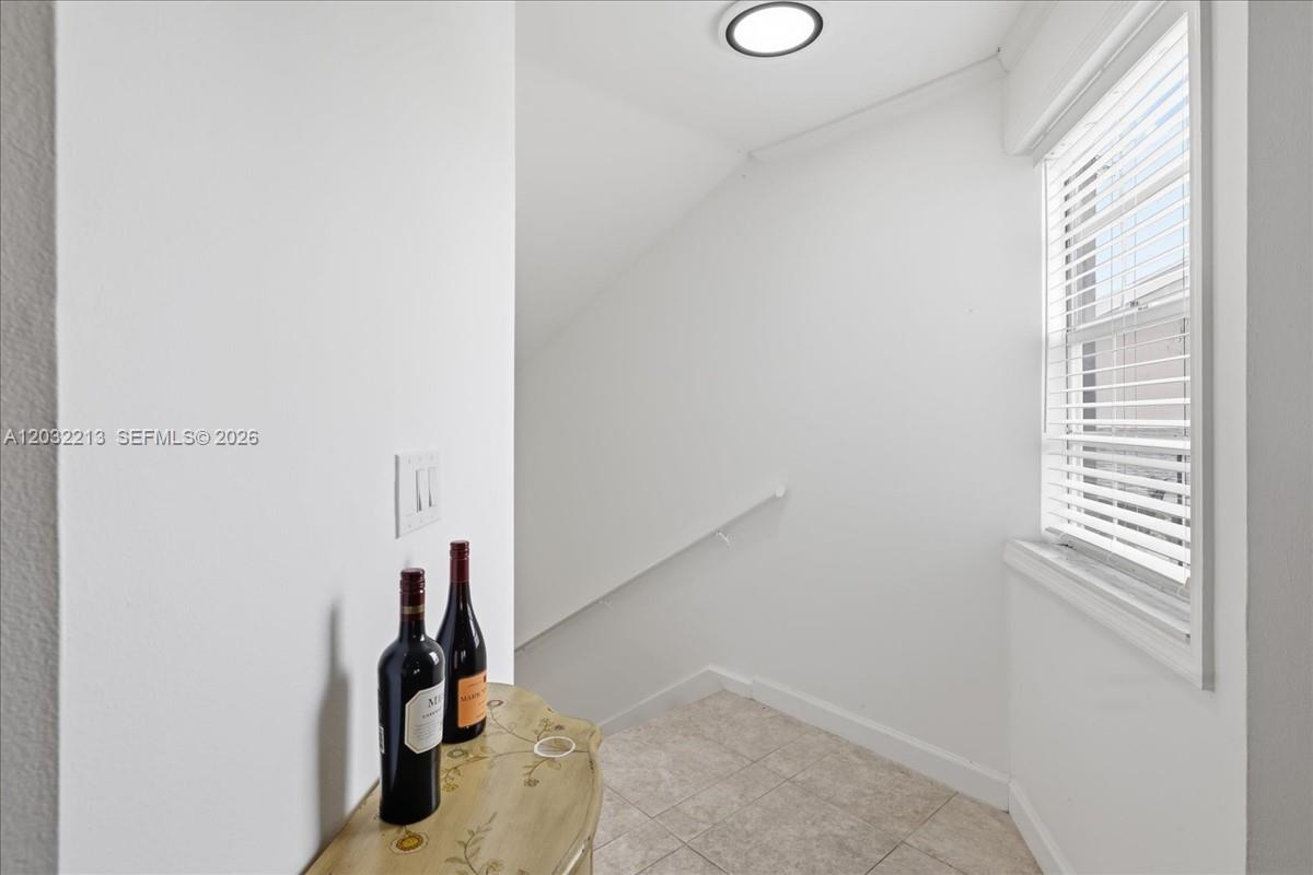 KEYS GATE CONDO NO SIX - Residential