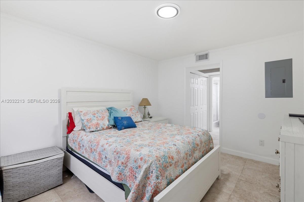 KEYS GATE CONDO NO SIX - Residential