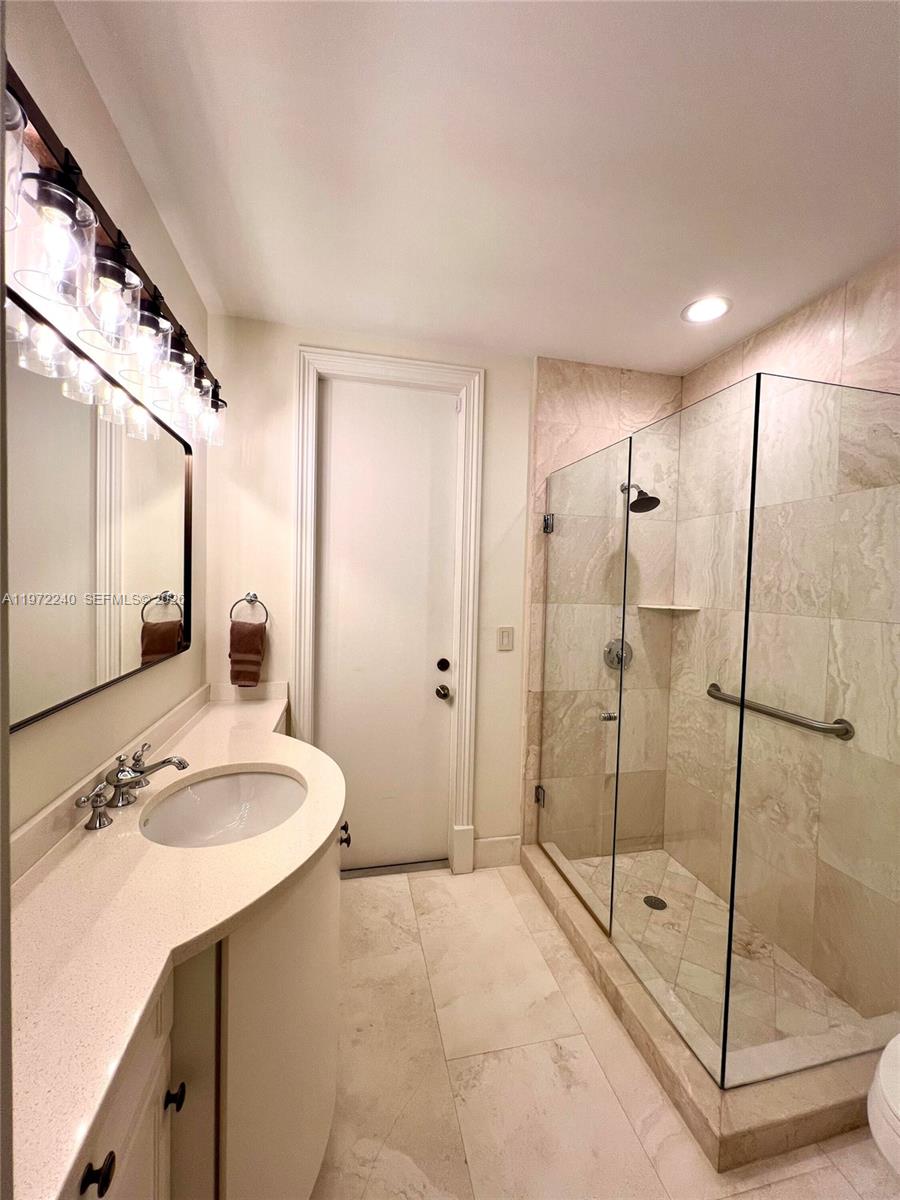 ISLAMORADA, TOWNSITE OF - Residential