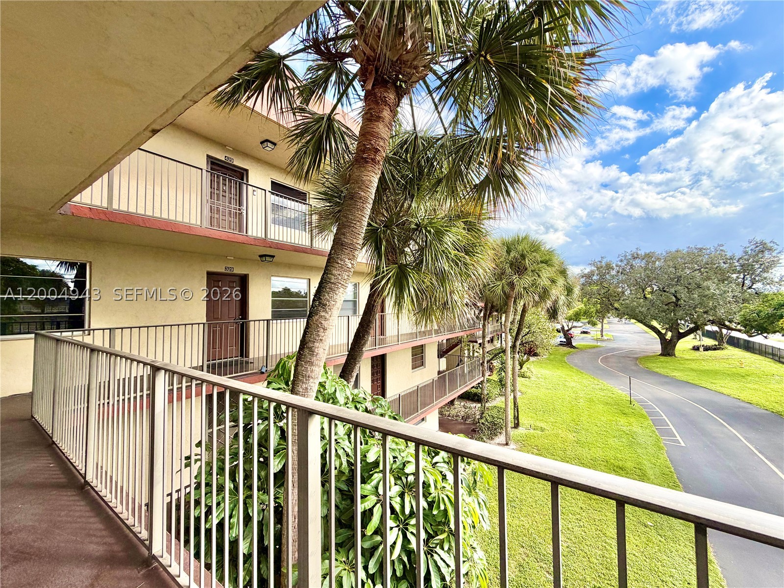 FOR SALE Beautiful 2 bedroom, 2 bathroom apartment COMPLETELY REBUILT from the ground up, everything is brand new. Featuring elegant porcelain floors, smooth ceilings and walls, LED lighting, and stainless steel appliances.Located in the desirable Cypress Chase community, offering easy access to major roads, shopping, dining, and all essential services. Enjoy resort-style amenities including a clubhouse, gym, pool, and tennis courts, in a gated community with 24-hour security. A fantastic opportunity to own a practically new home in a prime location.Contact me today to schedule your private tour.