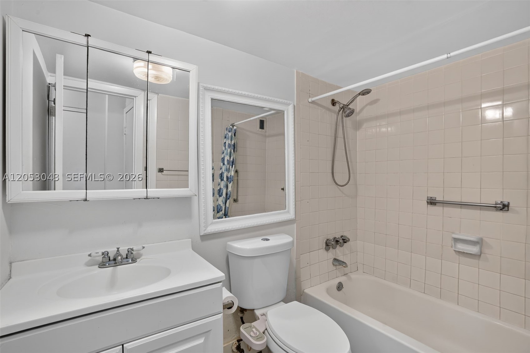 BAYVIEW TERR CONDO - Residential