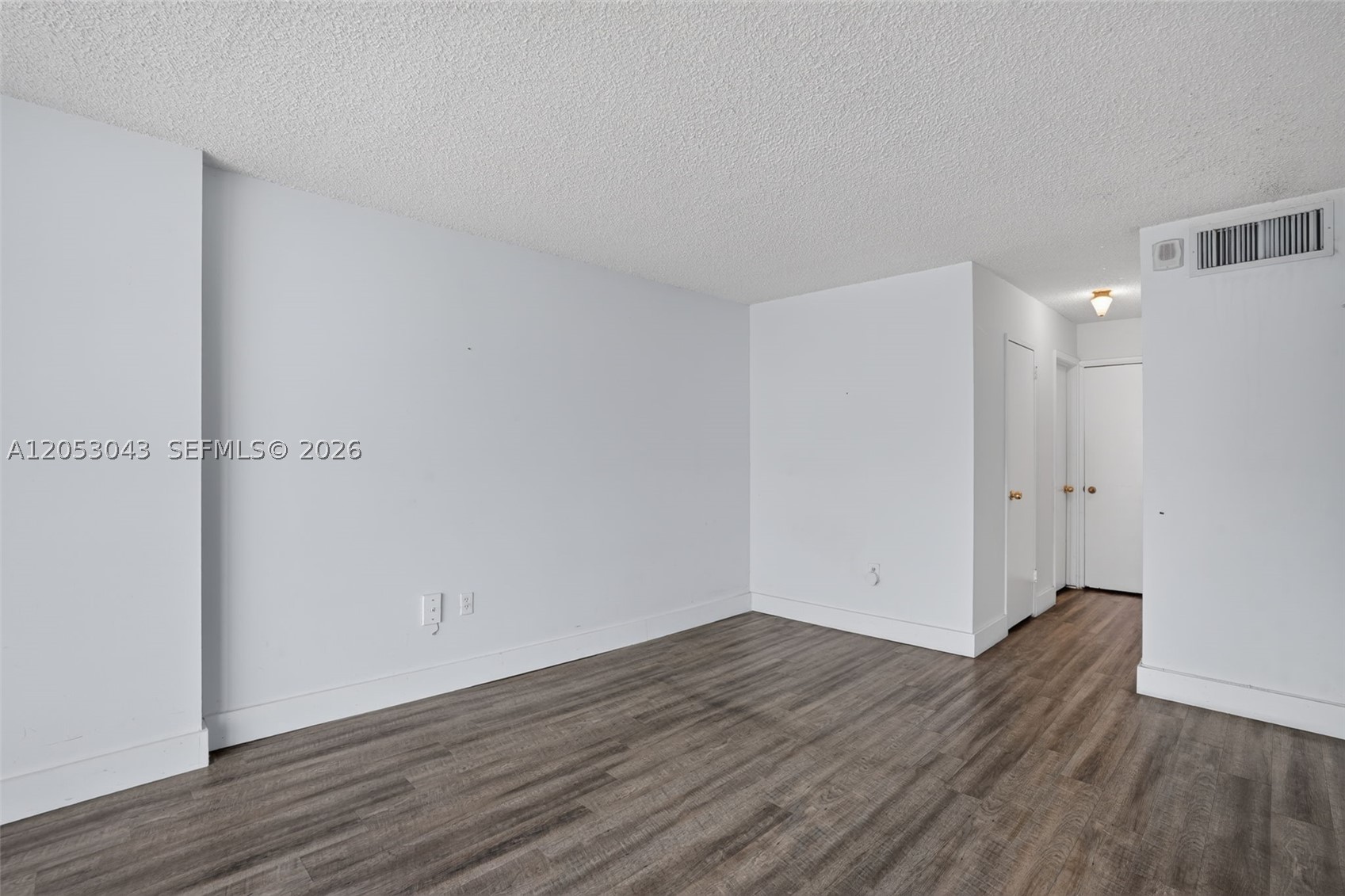 BAYVIEW TERR CONDO - Residential
