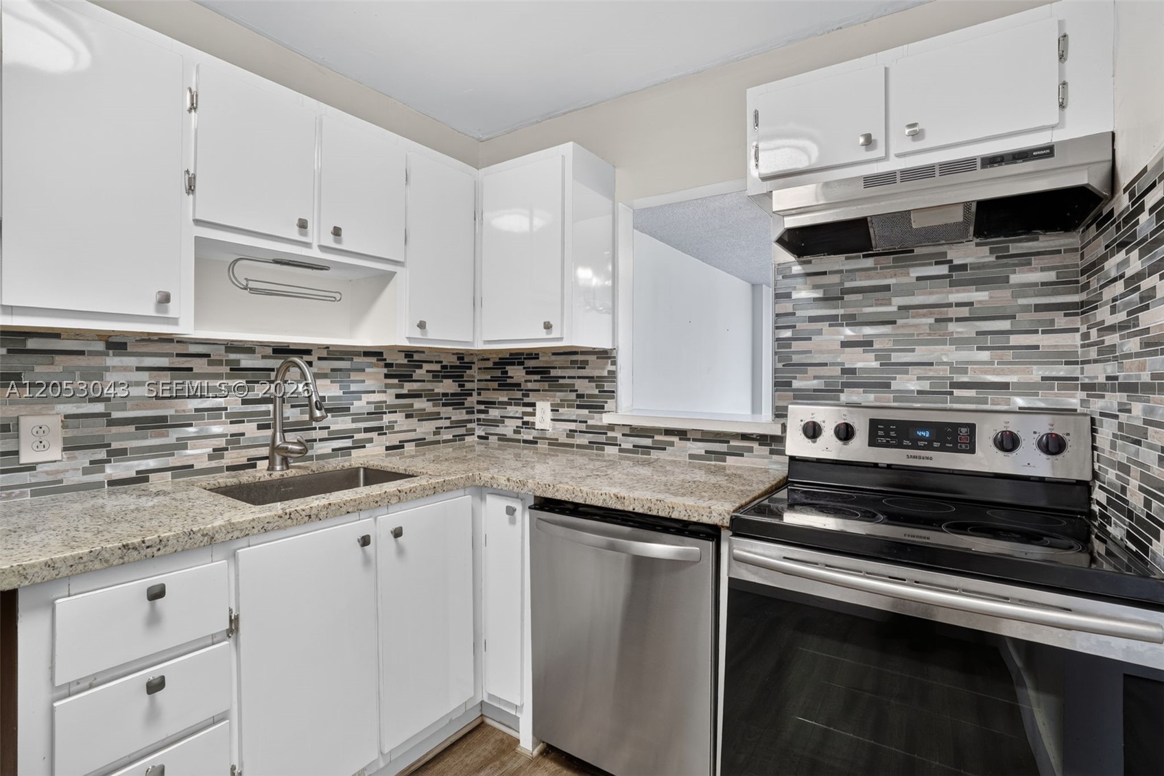 BAYVIEW TERR CONDO - Residential