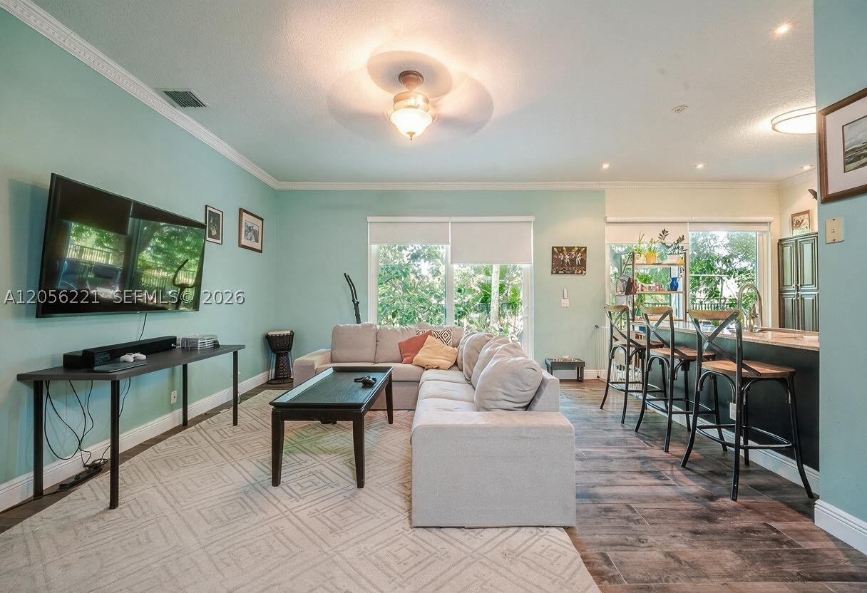 LYONS WEST - Residential