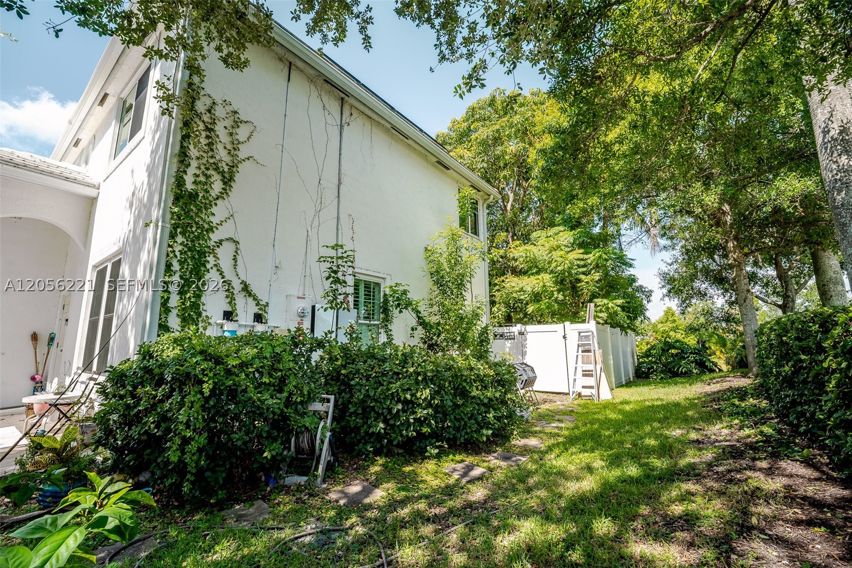 LYONS WEST - Residential