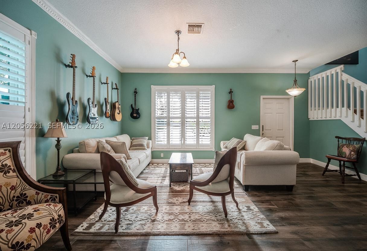 LYONS WEST - Residential