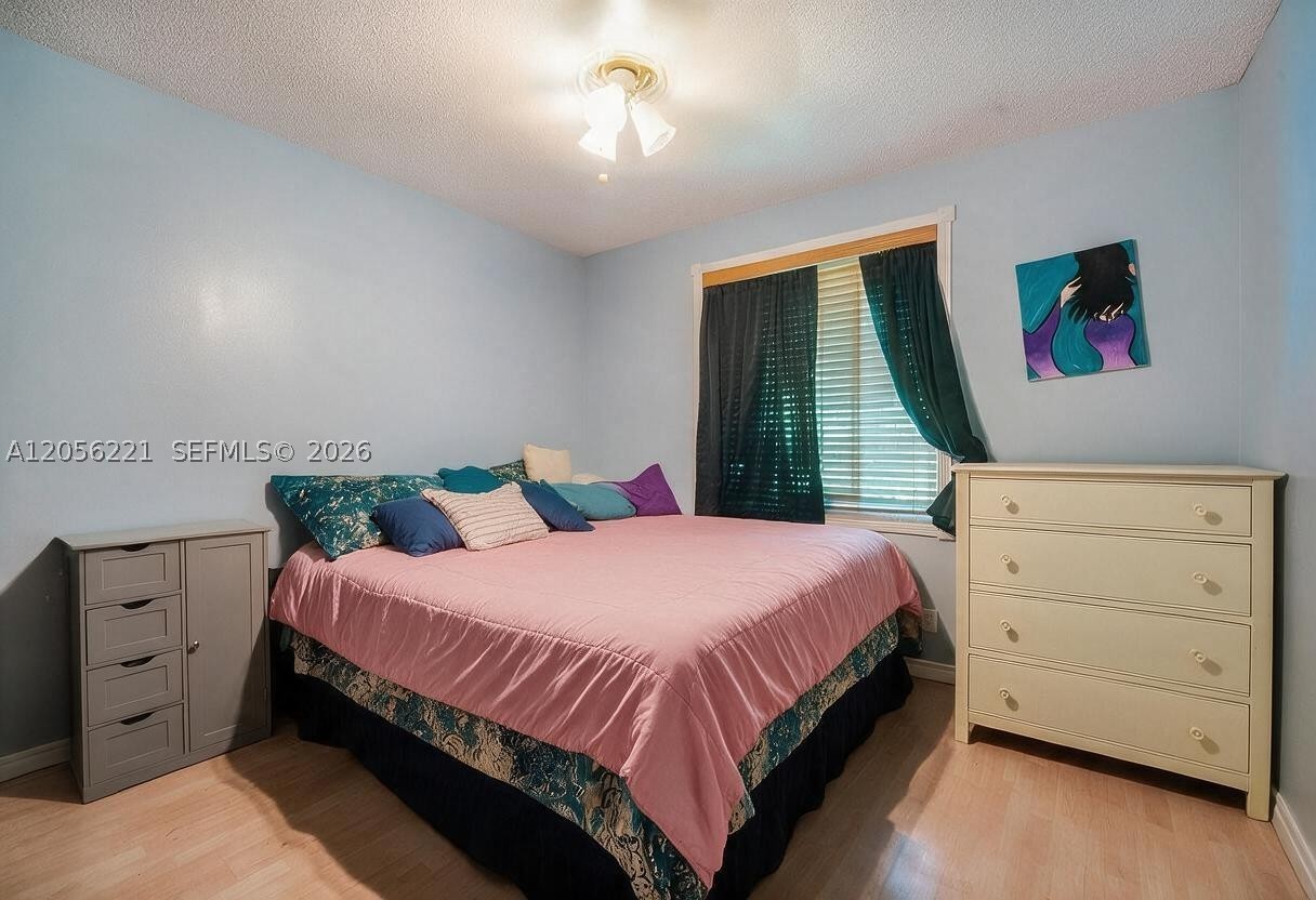 LYONS WEST - Residential