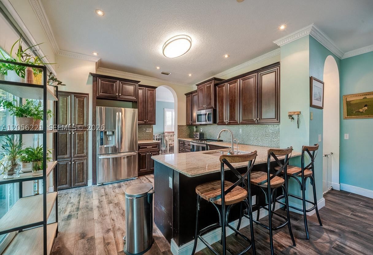 LYONS WEST - Residential