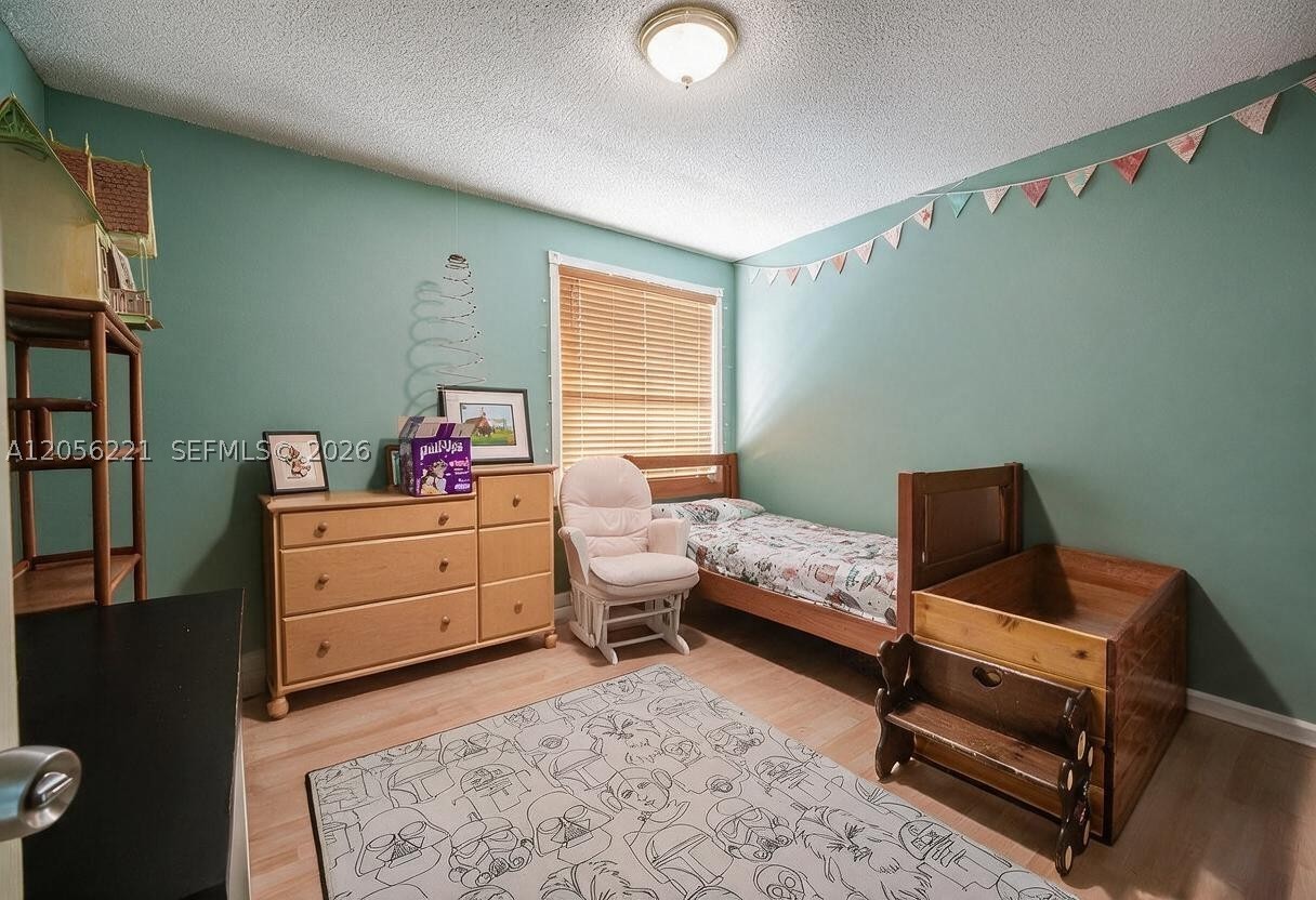 LYONS WEST - Residential