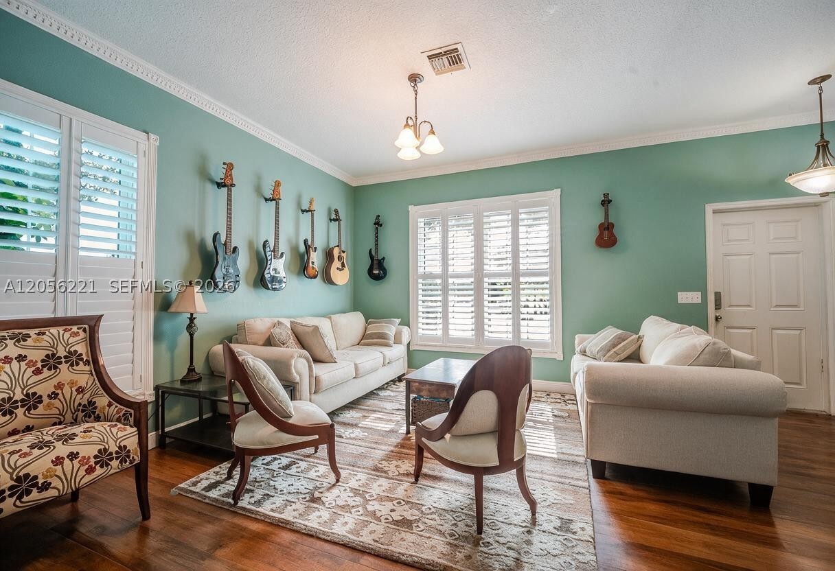 LYONS WEST - Residential