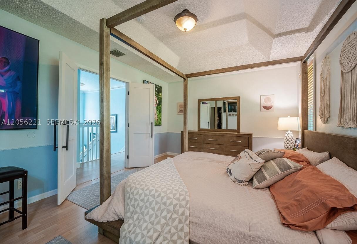 LYONS WEST - Residential