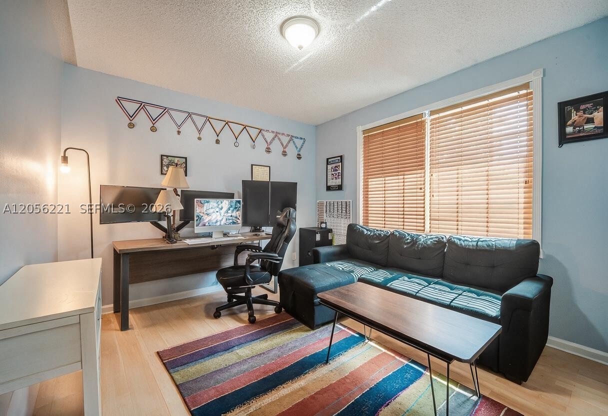 LYONS WEST - Residential