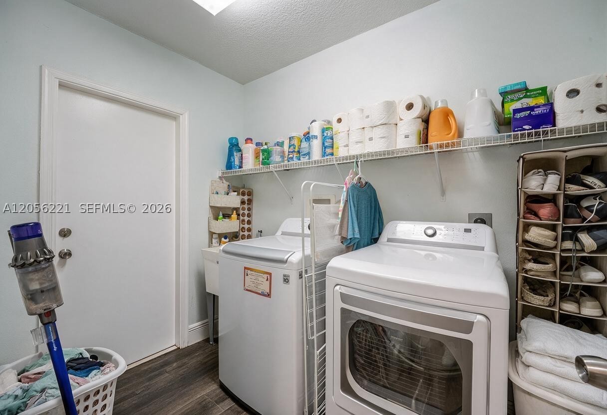LYONS WEST - Residential