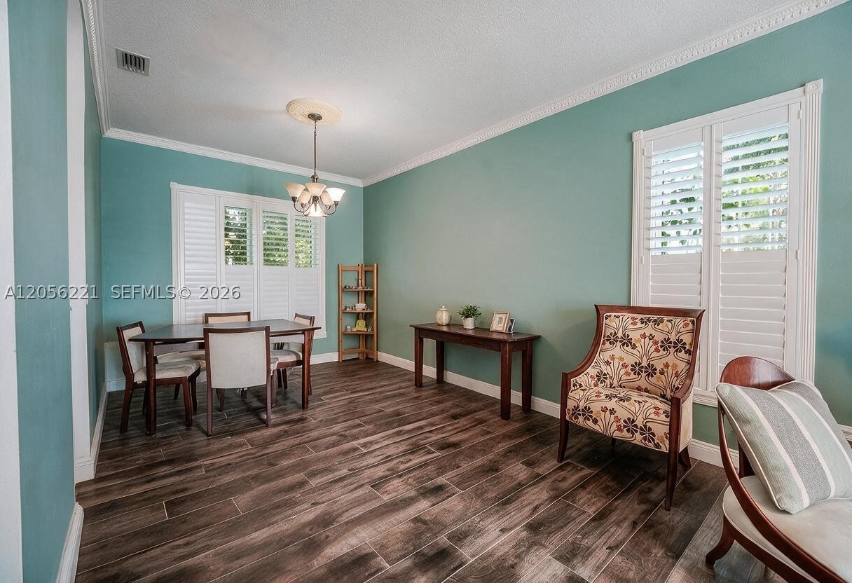 LYONS WEST - Residential