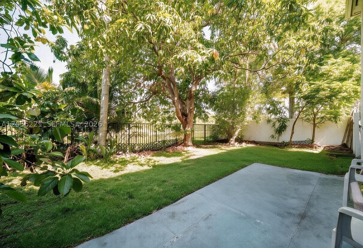 LYONS WEST - Residential