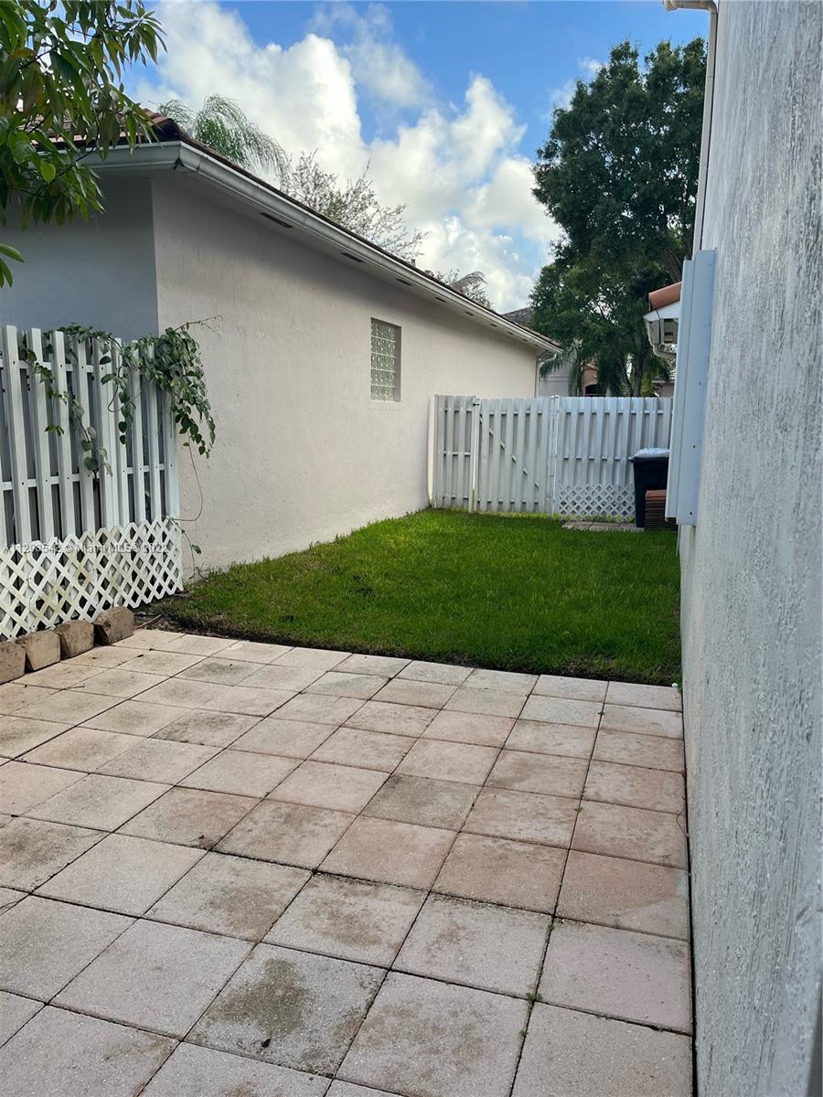 LYONS WEST - Residential Lease