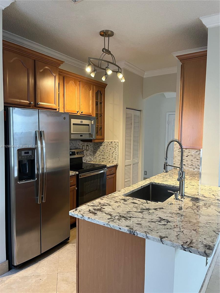 LYONS WEST - Residential Lease