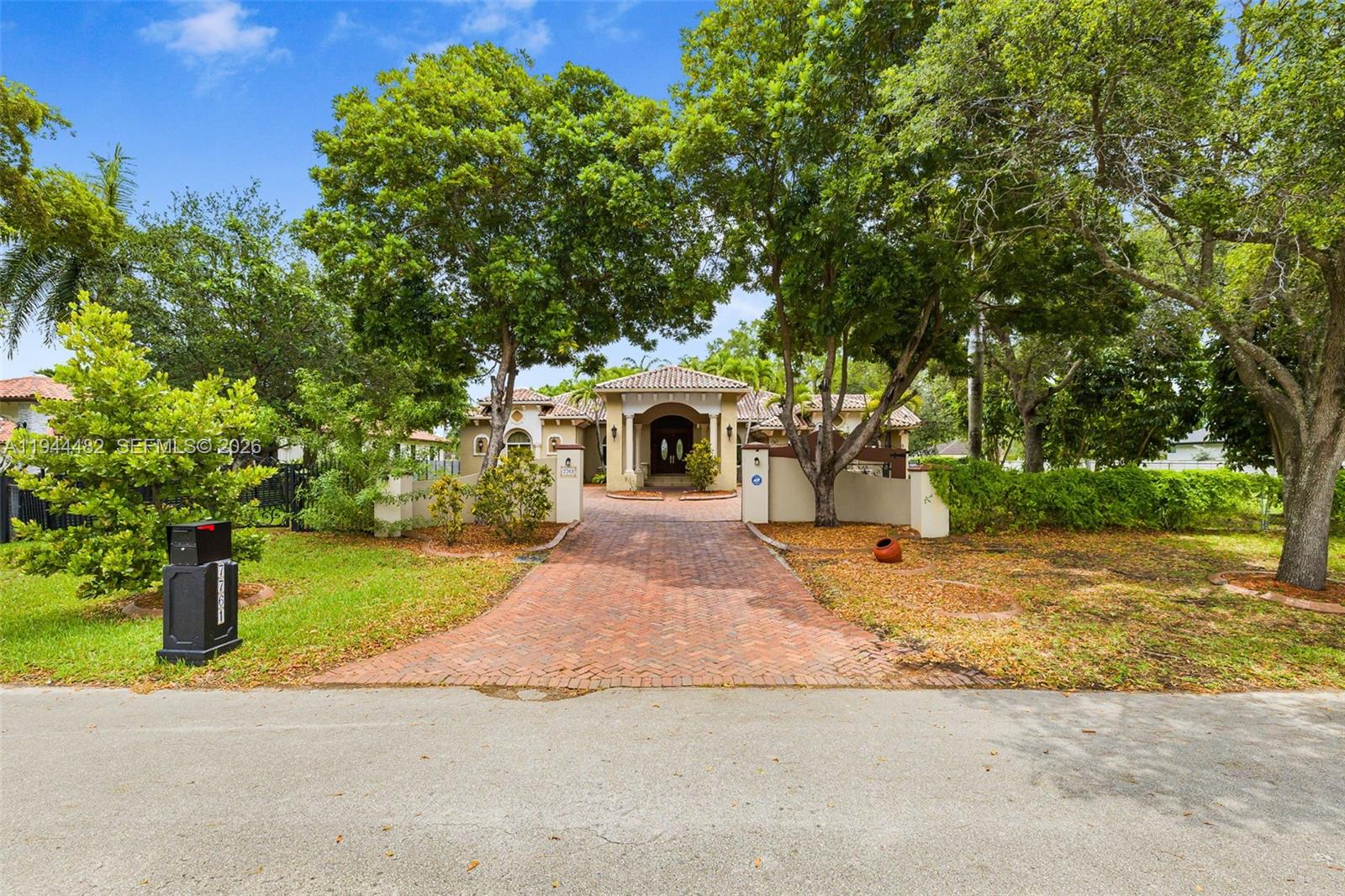 2300 ESTATES - 1 ACRE - Residential