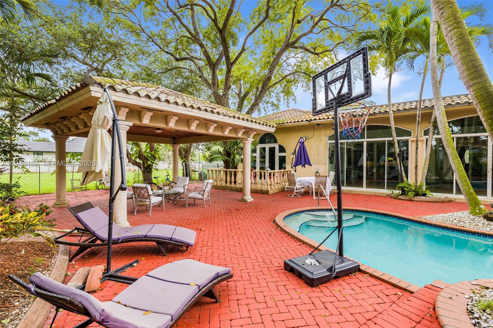 2300 ESTATES - 1 ACRE - Residential