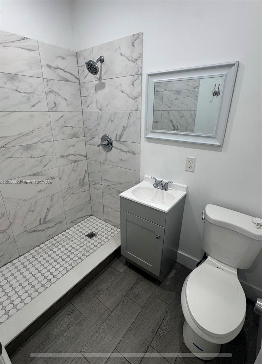 COUNTRY LAKE MANORS SEC 3 - Residential Lease