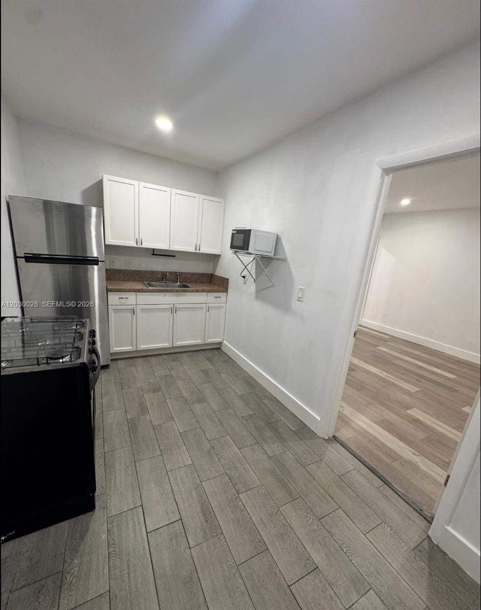 Beautifully remodeled 1-bedroom, 1-bath studio located in the heart of the Miami Lakes/Hialeah area. This move-in-ready studio features modern finishes throughout, a spacious open layout, and abundant natural light. Enjoy a large bathroom, generous walk-in closet, and a private patio perfect for relaxing or entertaining. Conveniently located near shopping, dining, major highways, and everyday conveniences, this property offers comfort, style, and an unbeatable location.