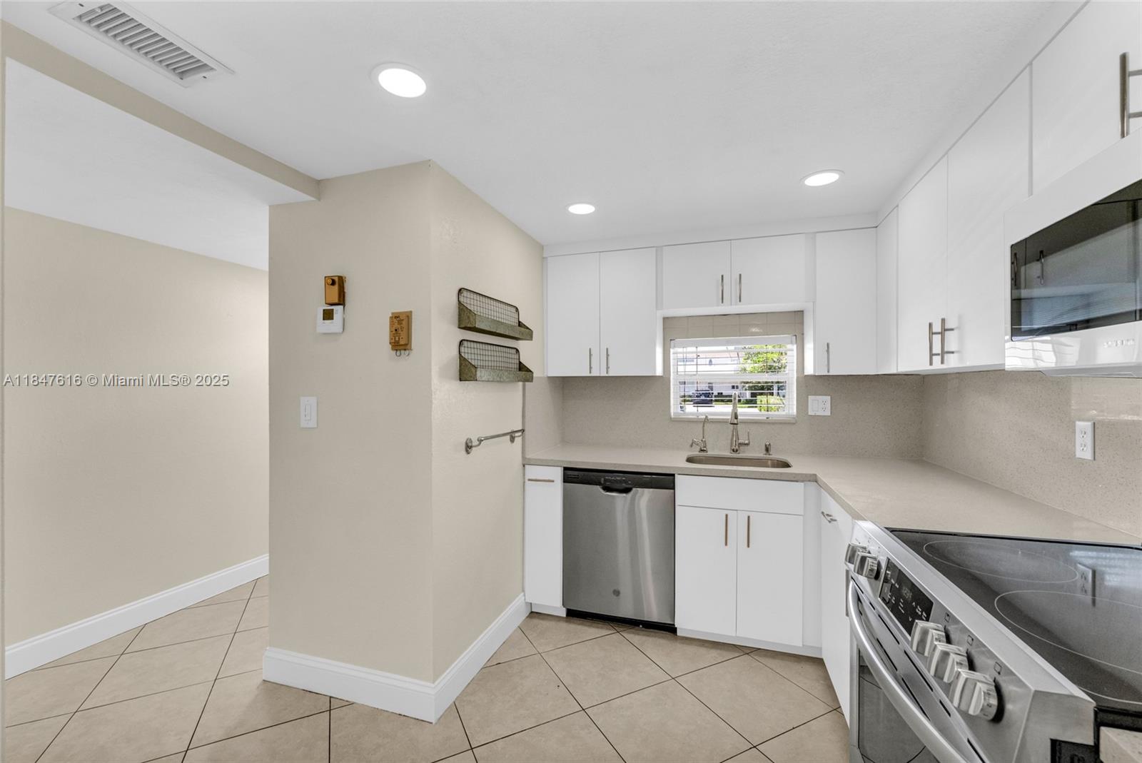HOLLYBROOK GOLF AND TENNIS - Residential Lease