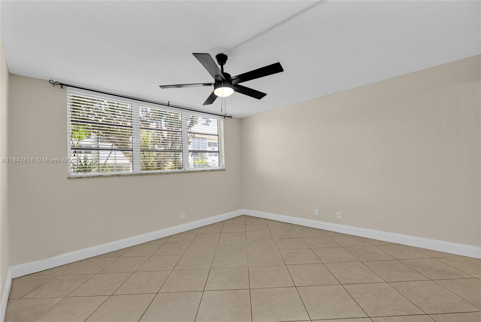 HOLLYBROOK GOLF AND TENNIS - Residential Lease