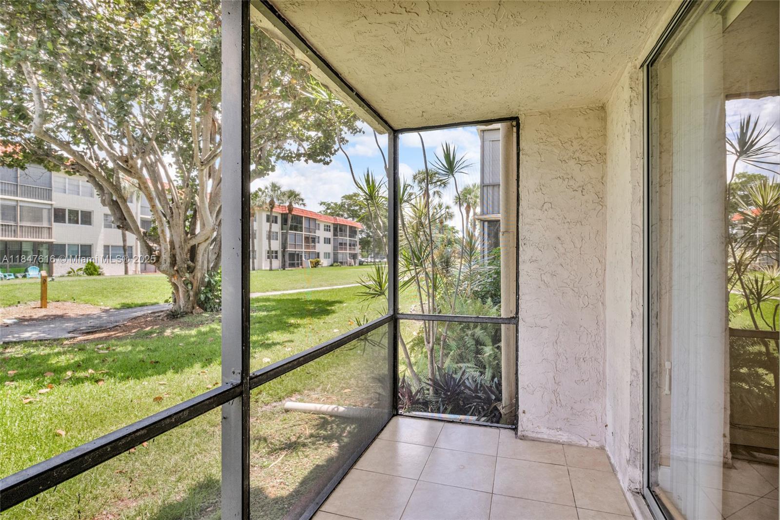HOLLYBROOK GOLF AND TENNIS - Residential Lease
