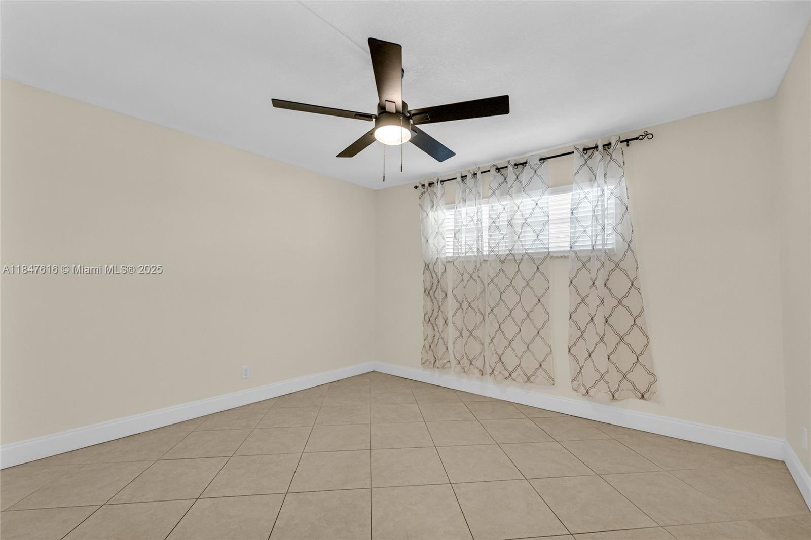 HOLLYBROOK GOLF AND TENNIS - Residential Lease