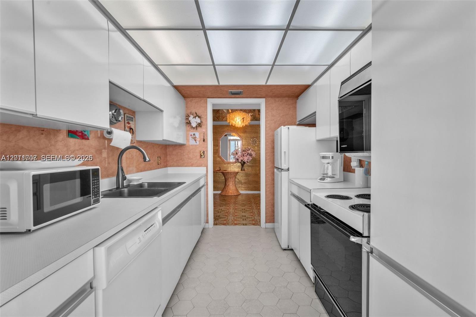 WATER GLADES CONDO - Residential