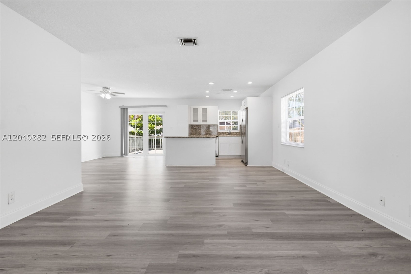 HOLLYWOOD LAKES SECTION - Residential