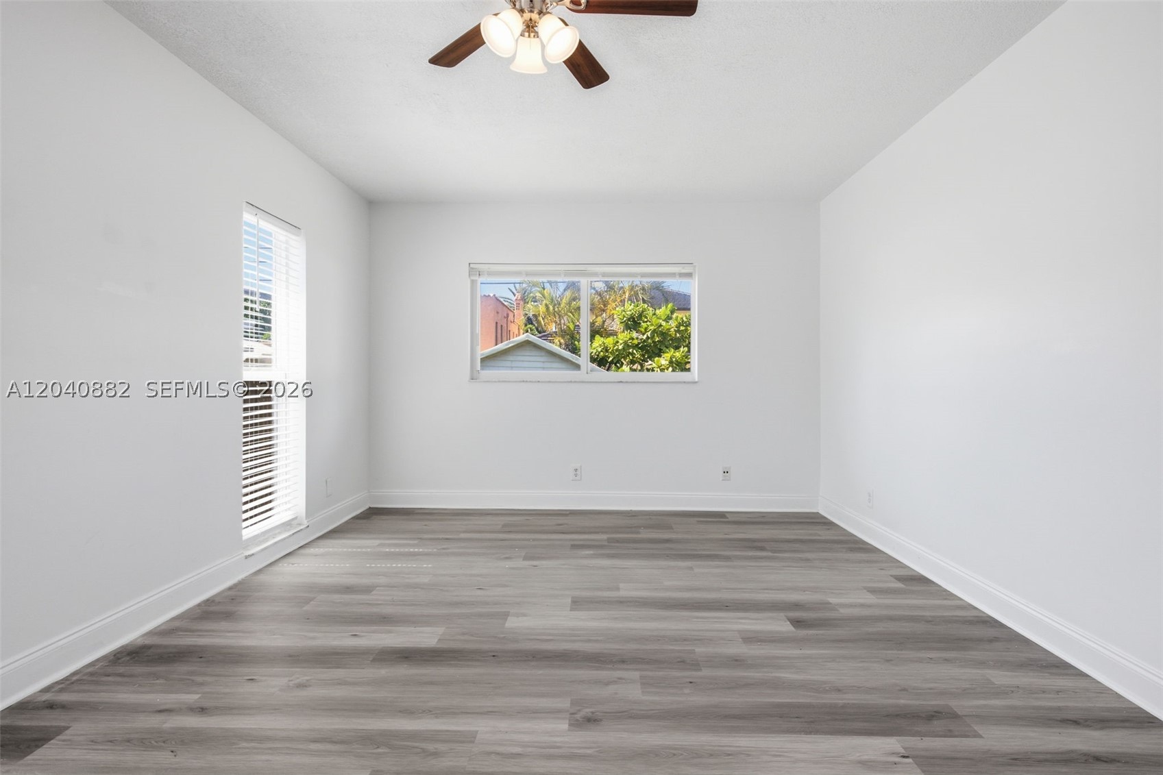 HOLLYWOOD LAKES SECTION - Residential