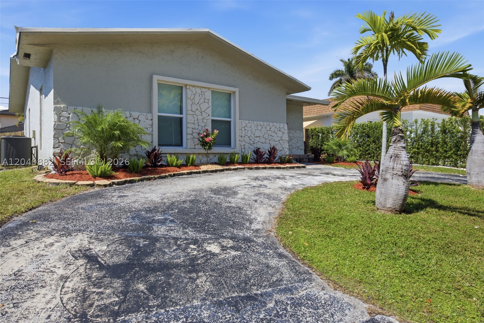 HOLLYWOOD LAKES SECTION - Residential