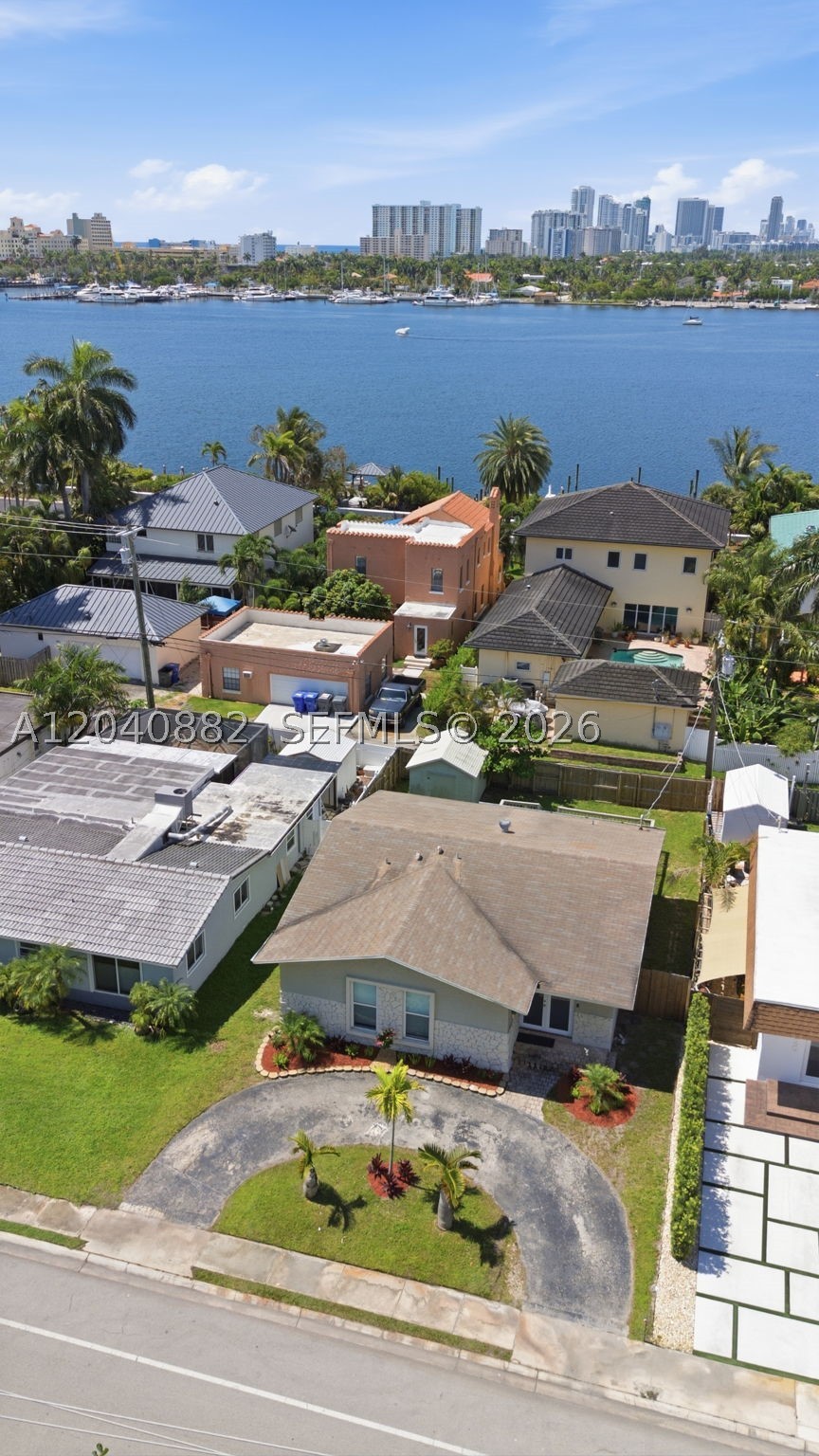 HOLLYWOOD LAKES SECTION - Residential