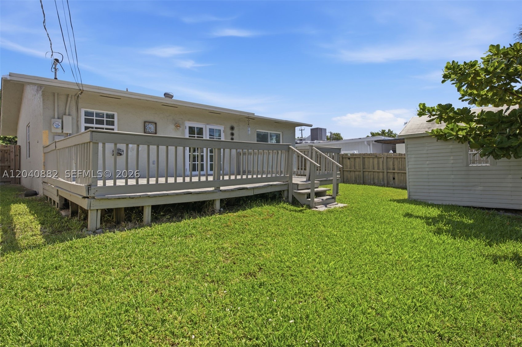 HOLLYWOOD LAKES SECTION - Residential