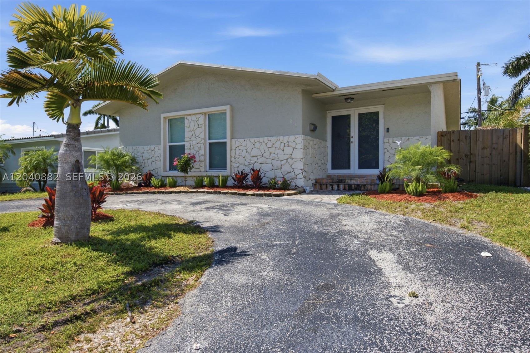 HOLLYWOOD LAKES SECTION - Residential