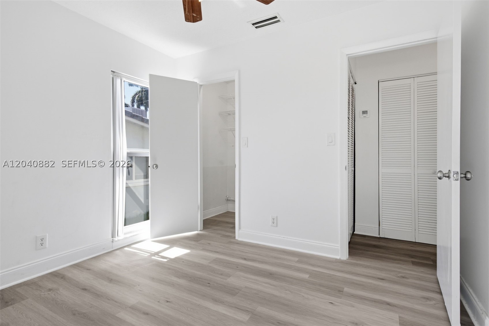 HOLLYWOOD LAKES SECTION - Residential