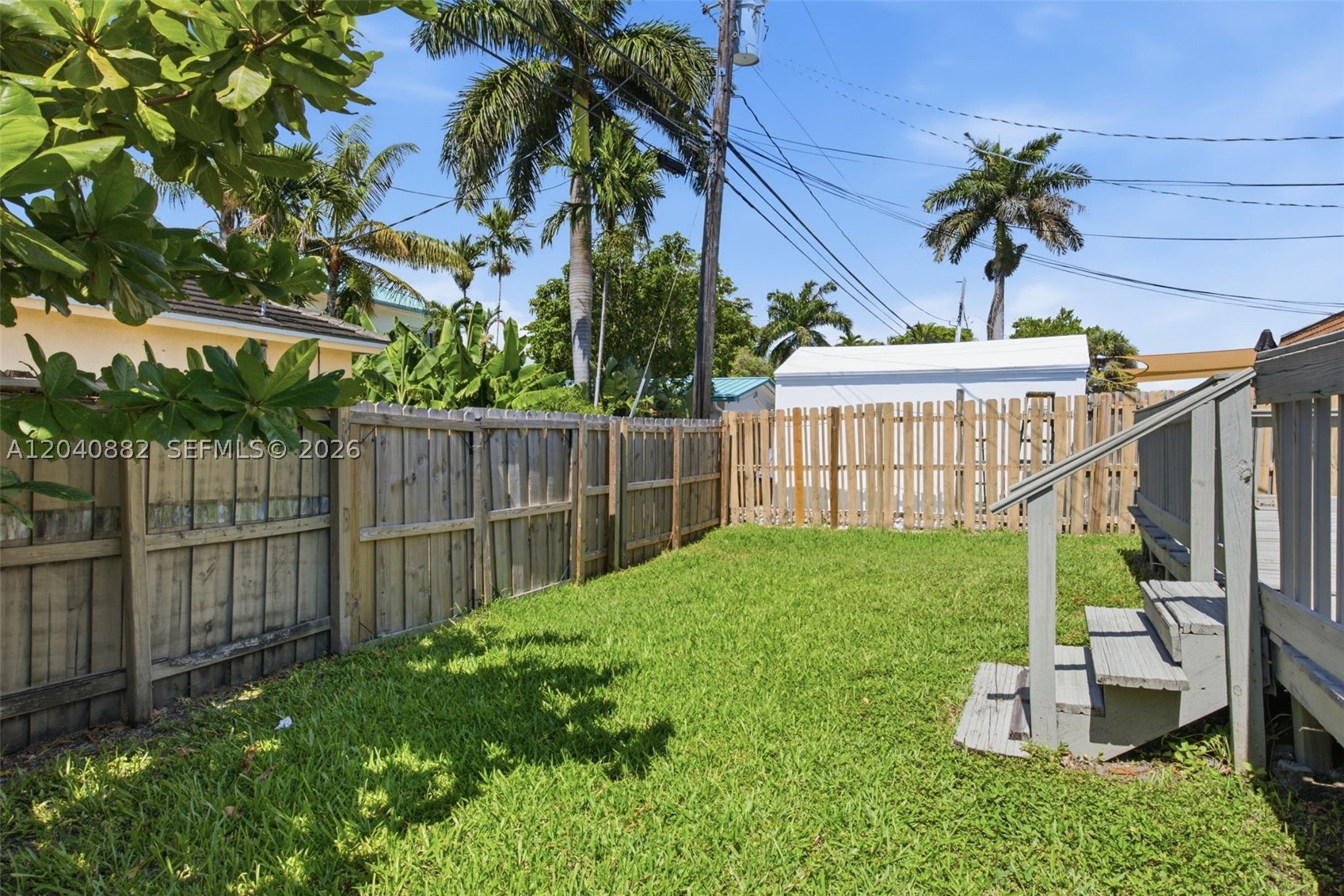 HOLLYWOOD LAKES SECTION - Residential