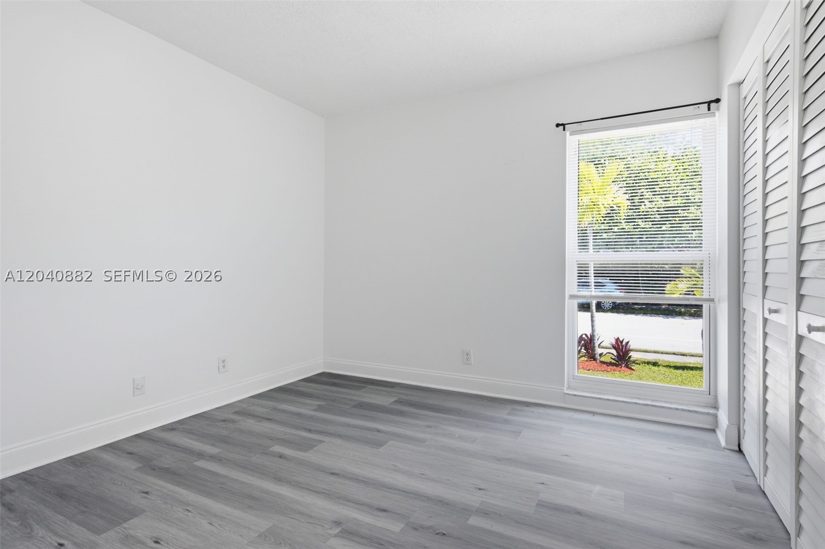 HOLLYWOOD LAKES SECTION - Residential