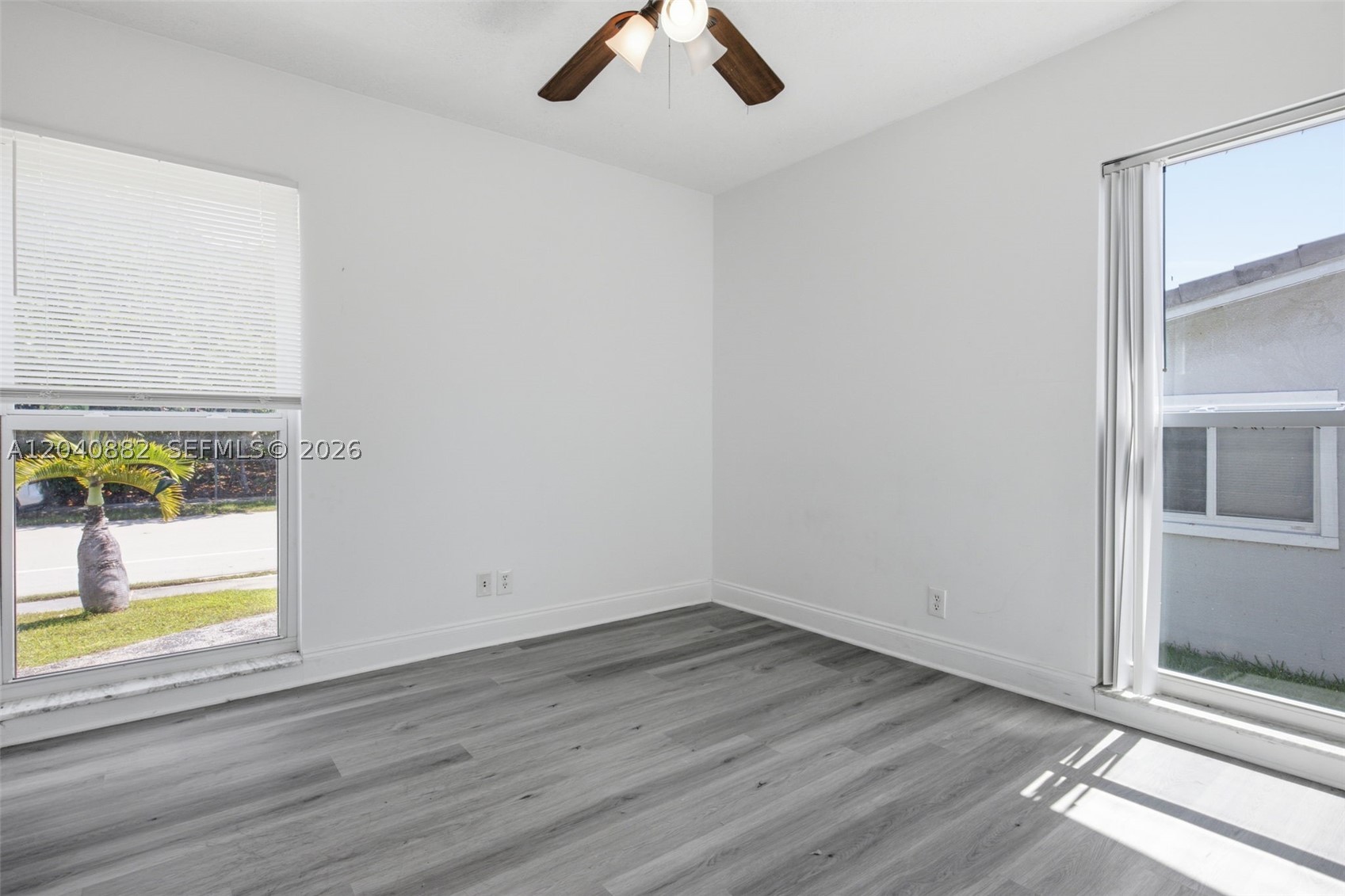 HOLLYWOOD LAKES SECTION - Residential