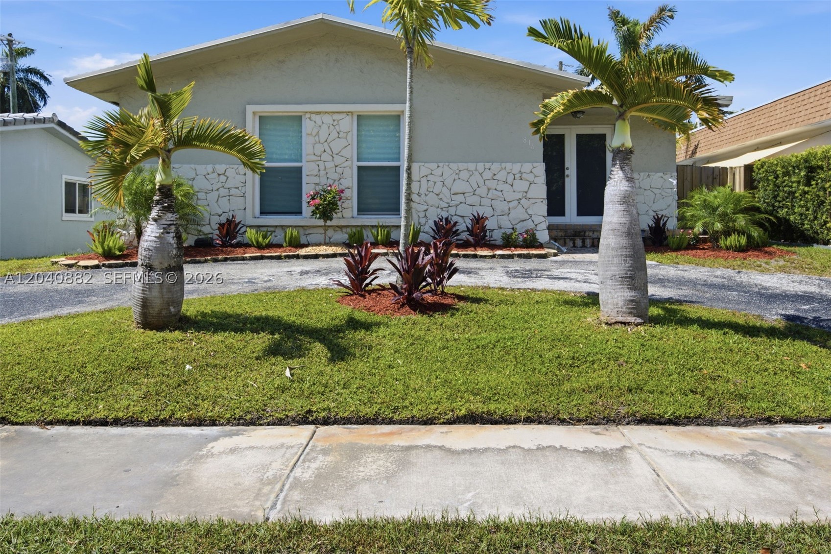 HOLLYWOOD LAKES SECTION - Residential