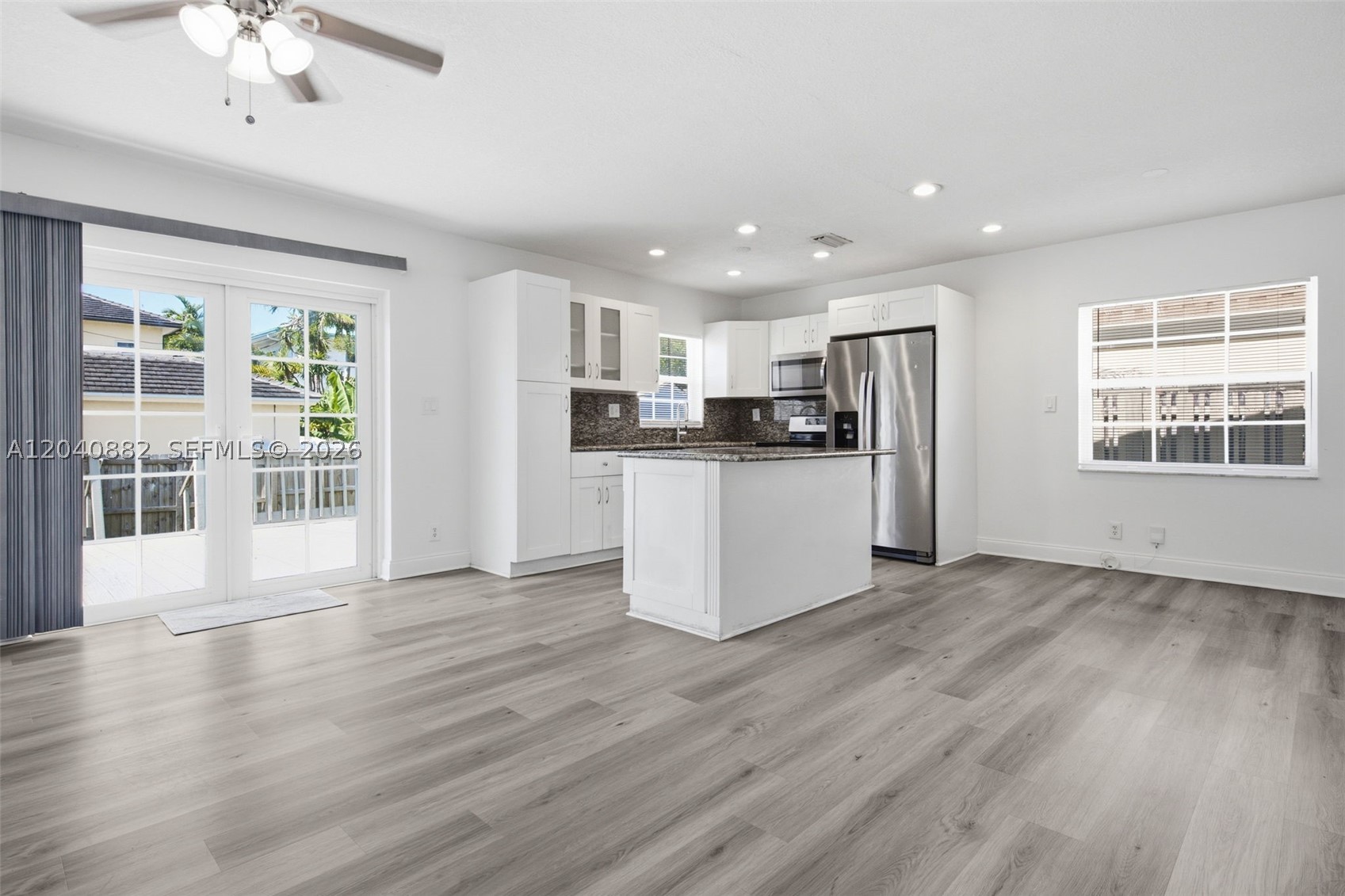 HOLLYWOOD LAKES SECTION - Residential