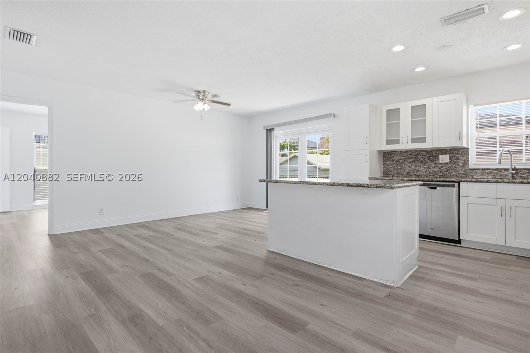 HOLLYWOOD LAKES SECTION - Residential