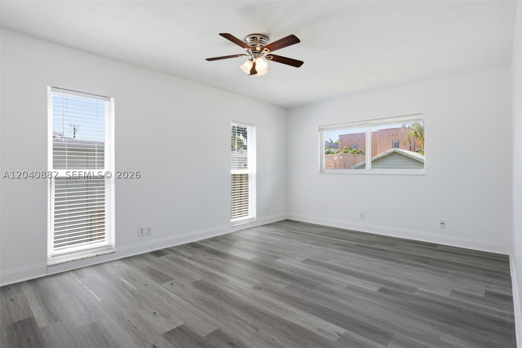 HOLLYWOOD LAKES SECTION - Residential