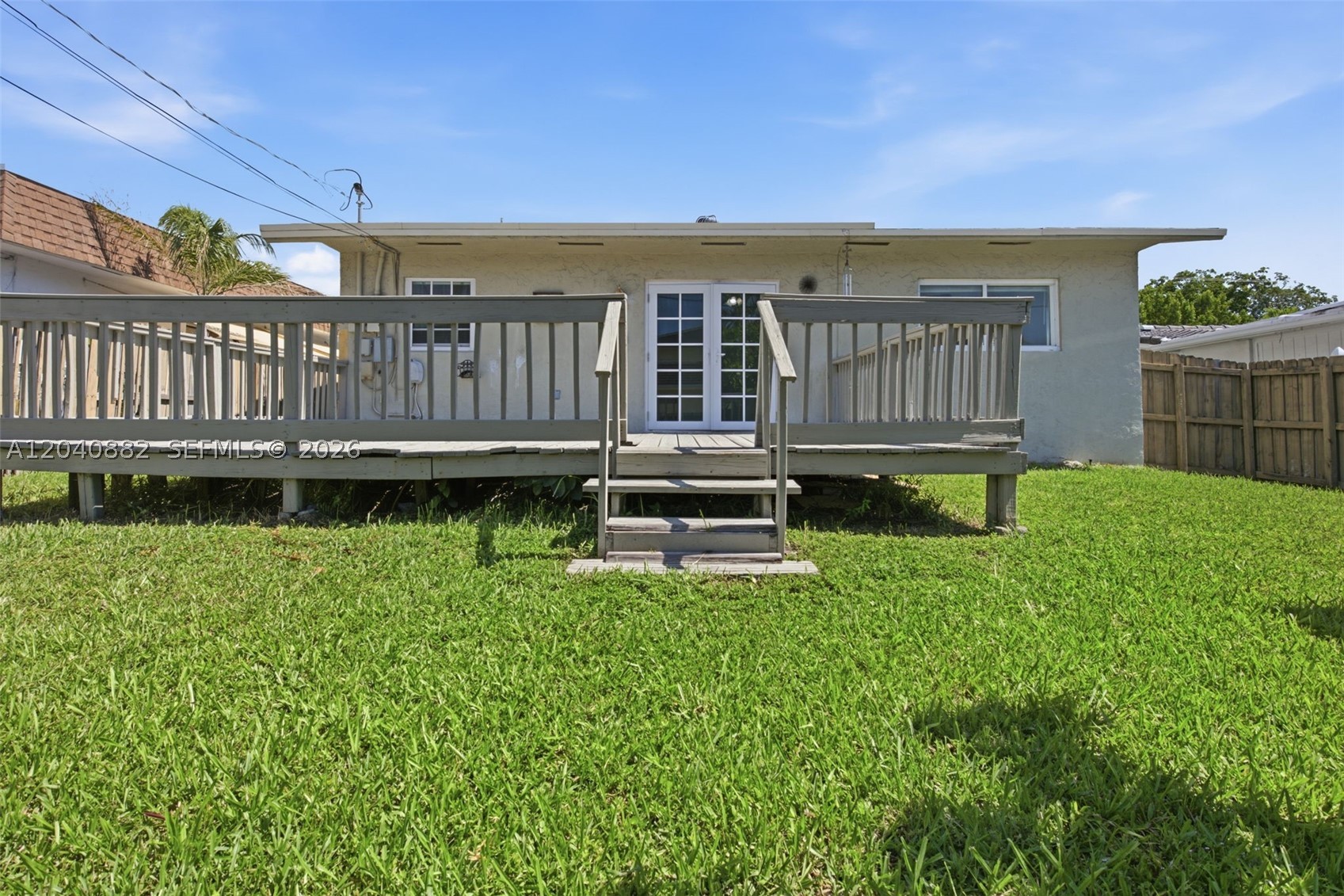 HOLLYWOOD LAKES SECTION - Residential