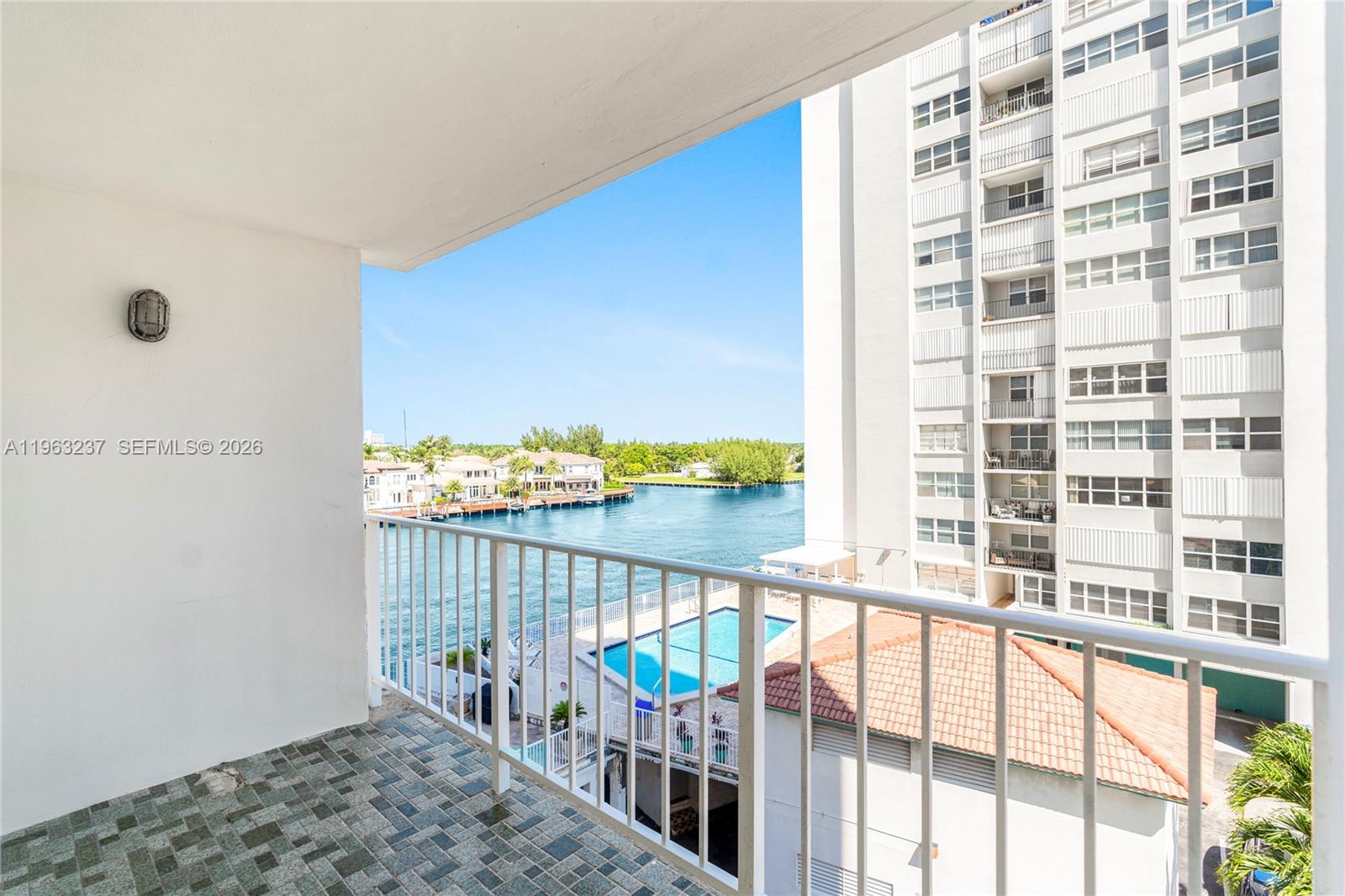 TRAFALGAR TOWERS CONDOMIN - Residential