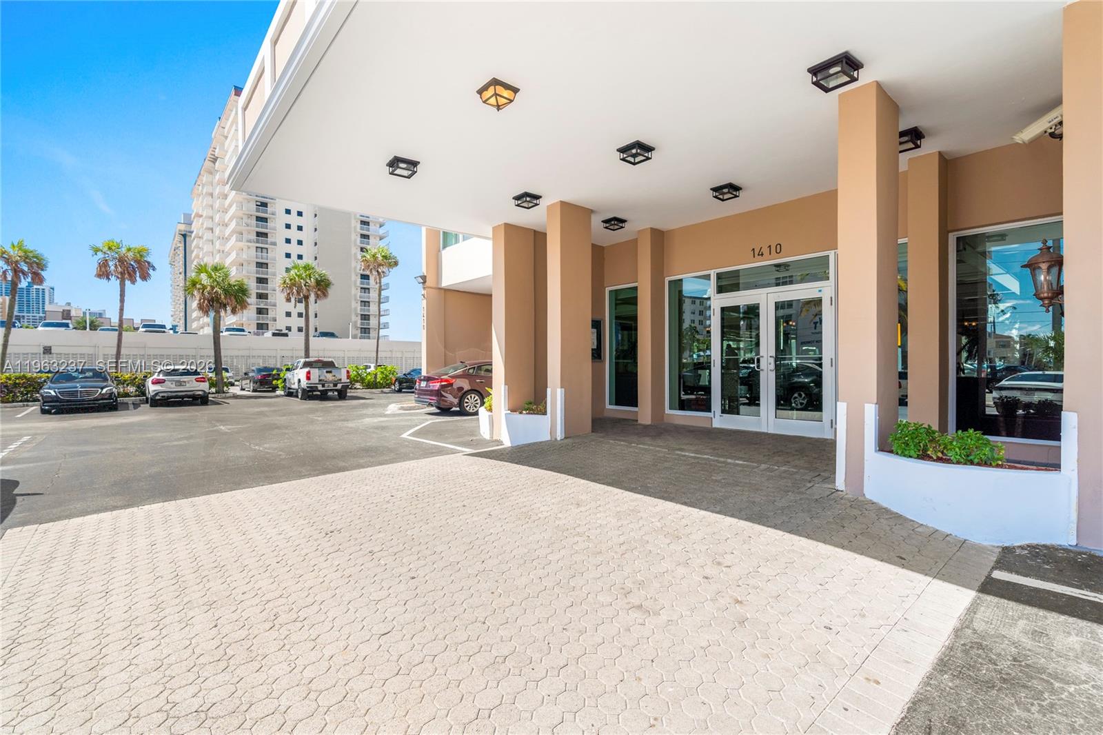 TRAFALGAR TOWERS CONDOMIN - Residential