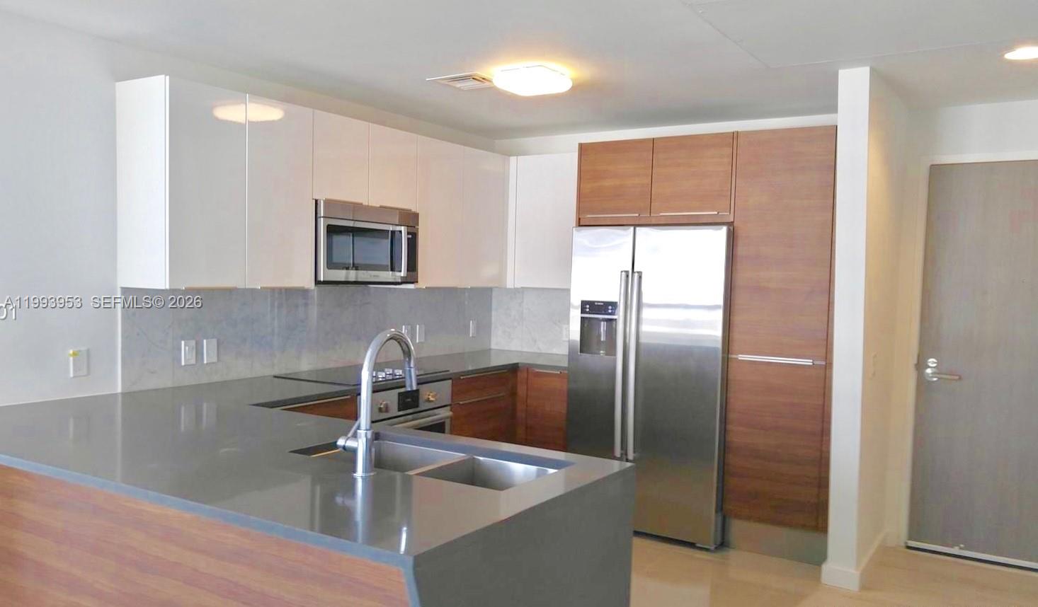 THE CRIMSON CONDOMINIUM - Residential