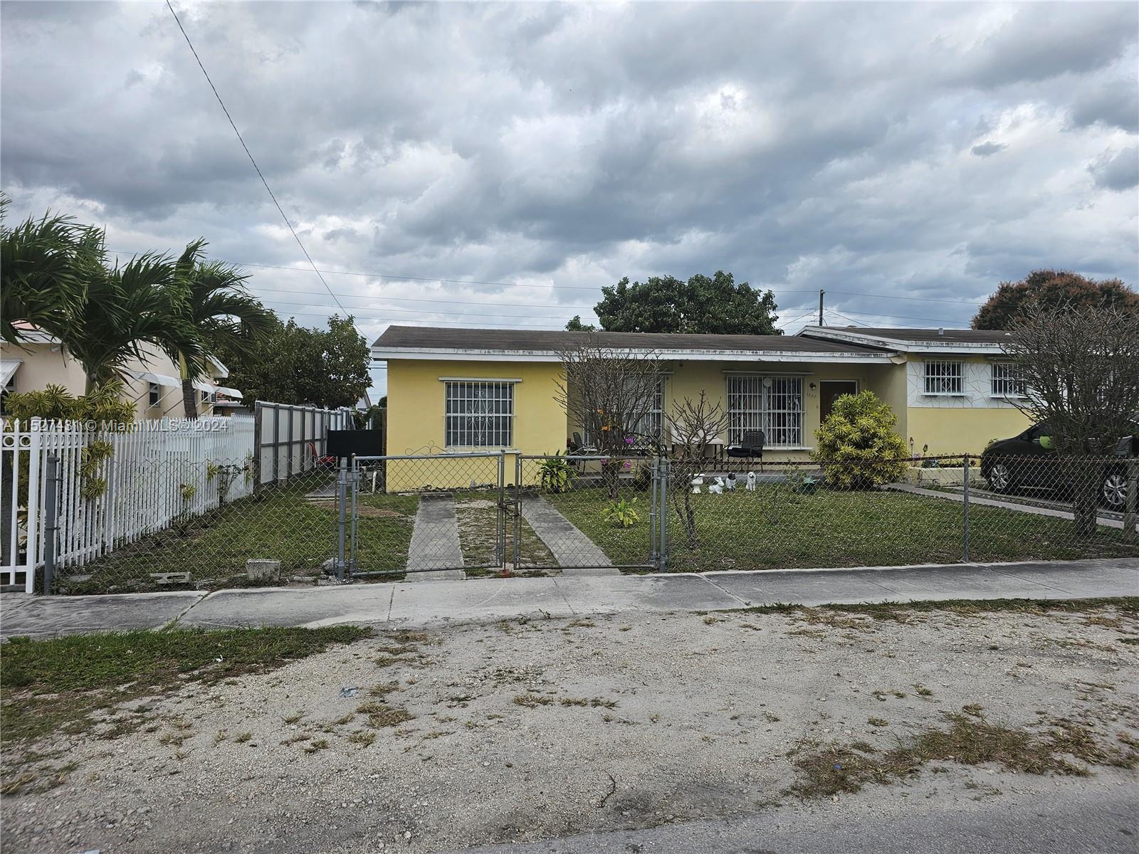 Welcome Home! Won't be on the market long, 3 bedrooms and 2 bathrooms. Great for investor and Single-Family home, this unique property with 2 mother law, big potential for extra income. Large private fenced backyard. Don't miss this unique opportunity, call today.