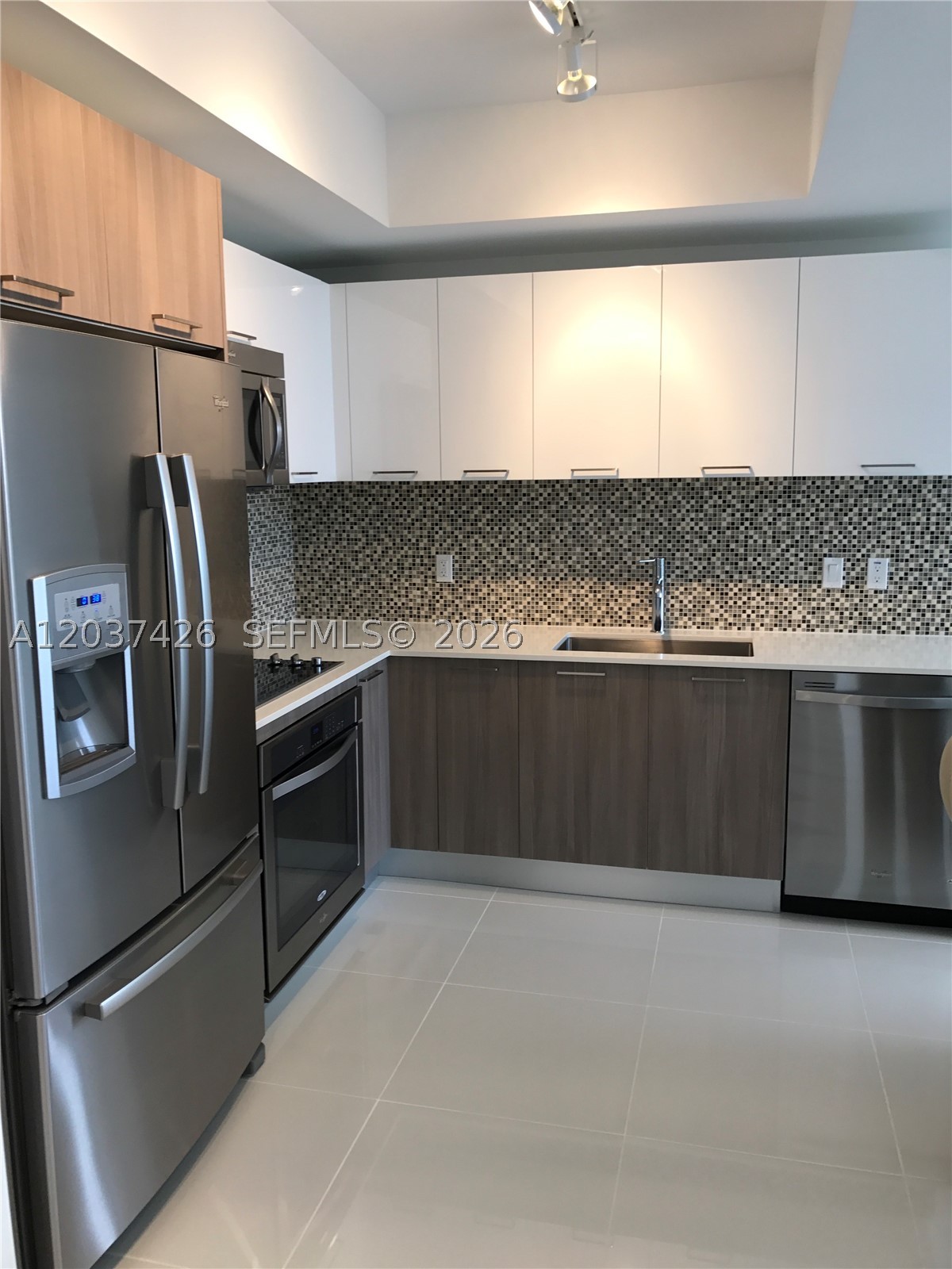 SPECTACULAR APARTMENT IN DOWNTOWN DORAL. 2/2 WITH PORCELAIN THROUGHOUT, STAINLESS STEEL APPLIANCES, WIRELESS "NEST" TECHNOLOGY FOR A/C. BLINDS AND CLOSETS INSTALLED! READY TO MOVE IN! SAUNA, GYM, SPINNING AREA, CONFERENCE ROOM, KIDS ROOM, INFINITY POOL, CONCIERGE, VALET PARKING, AND MORE! INTERNET, CABLE AND WATER INCLUDED.